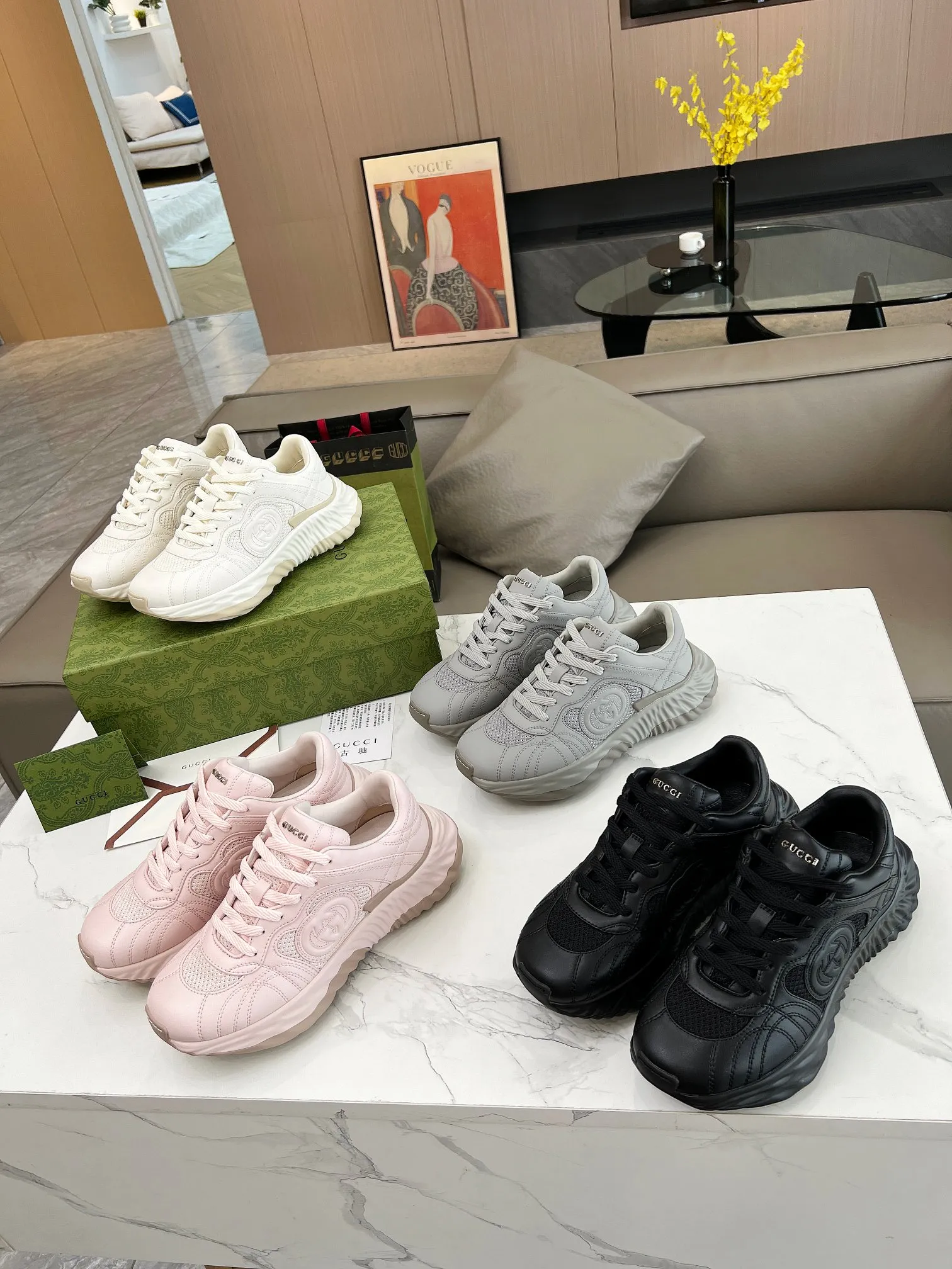 Men's men's shoes 💰780 Top version 🔝Original purchase and development [Love] This new sneaker adopts a thick-soled design, with stitched sheepskin upper and breathable mesh. Show full sense of technology. The 3D effect interlocking double G leather patch and Gucci letter metal accessories, two brand logo details, inject a dazzling texture into the overall design. The details are more substantial! ...